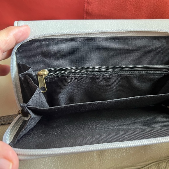 NWOT B.O.C. Wallet - Picture 3 of 5